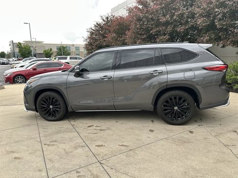 Used 2023 Toyota Highlander XSE AWD/4WD image 8