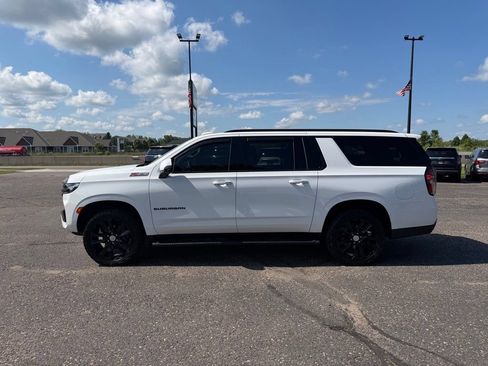 Used 2022 Chevrolet Suburban Z71 w/ Z71 Off-Road Package AWD/4WD image 9