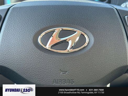 Used 2025 Hyundai Venue SEL image 23