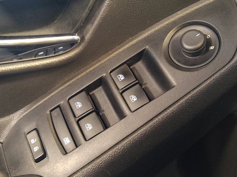 Used 2020 Chevrolet Trax LS FWD image 27