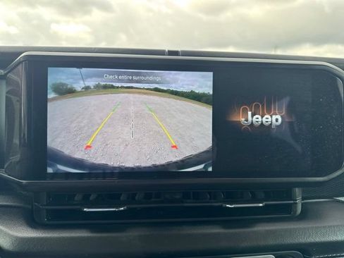 Used 2025 Jeep Wrangler Unlimited Rubicon AWD/4WD image 21