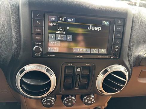 Used 2015 Jeep Wrangler Unlimited Sahara w/ Connectivity Group image 11