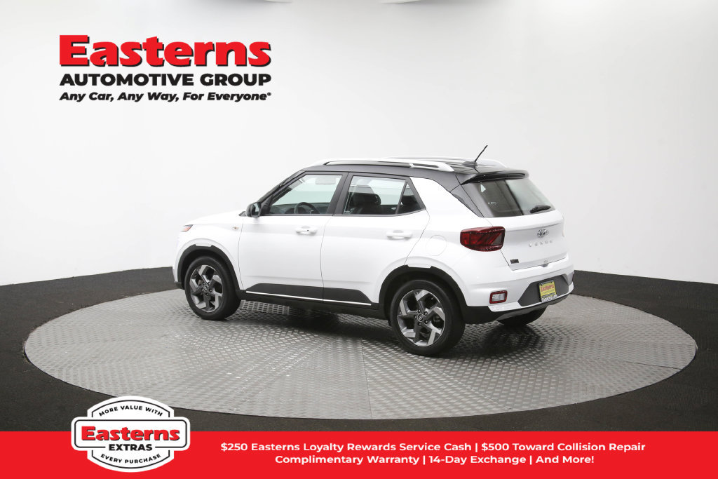 Used 2025 Hyundai Venue Limited FWD image 63