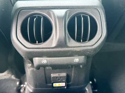 Used 2023 Jeep Wrangler Unlimited Sahara AWD/4WD image 28