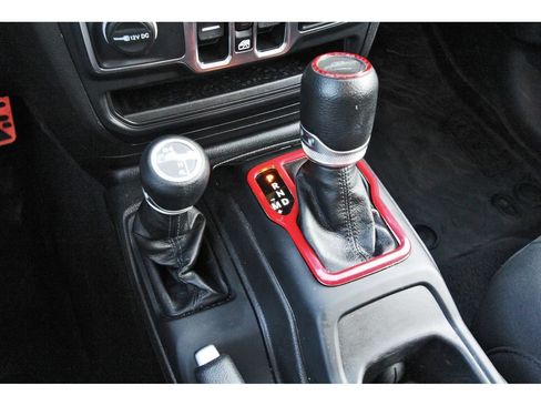 Used 2023 Jeep Gladiator Overland AWD/4WD image 27