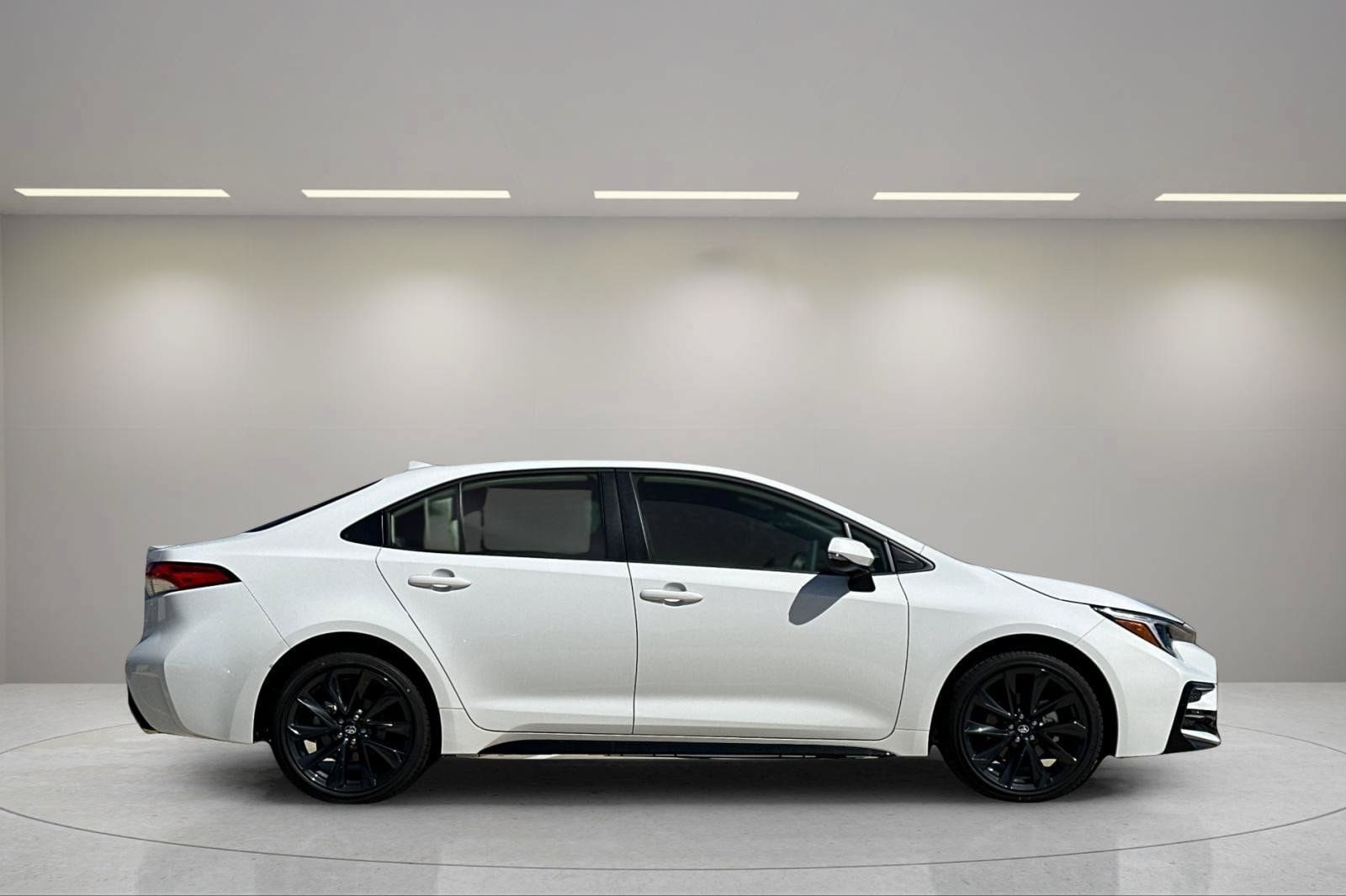 New 2027 Toyota Corolla SE FWD image 2