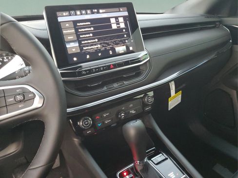 New 2026 Jeep Compass Latitude AWD/4WD image 22