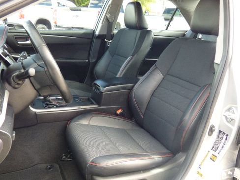 Used 2016 Toyota Camry SE FWD image 22