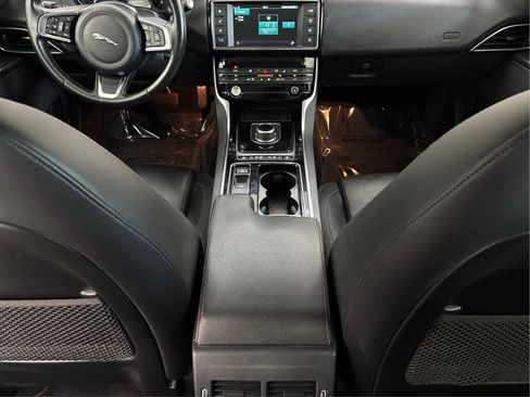 Used 2018 Jaguar XE Prestige AWD/4WD image 22