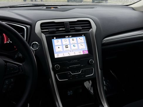 Used 2019 Ford Fusion SE FWD image 31