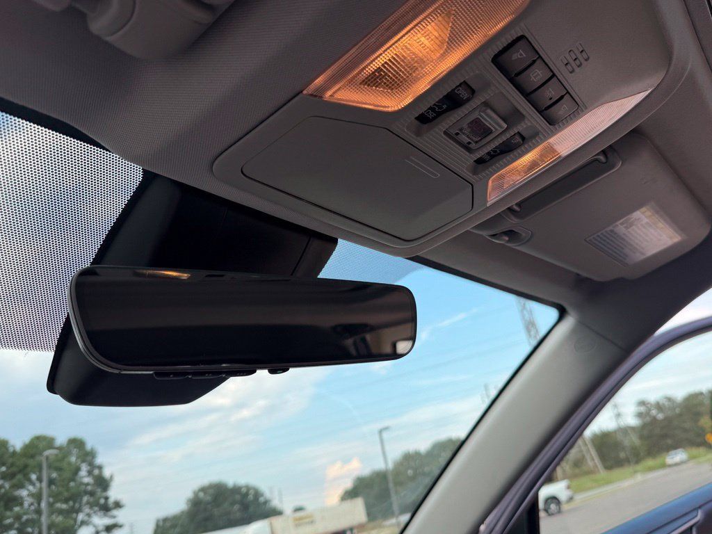 Used 2019 Toyota RAV4 XLE w/ Convenience Package FWD image 22
