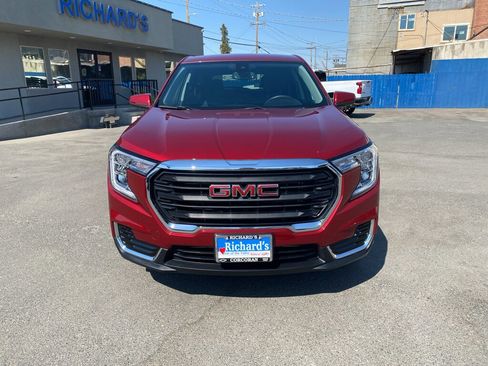 Used 2024 GMC Terrain SLE image 12