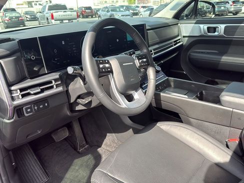 Used 2025 Hyundai Santa Fe Limited FWD image 15