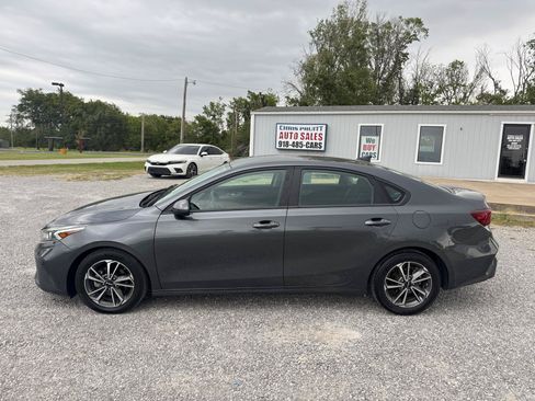 Used 2023 Kia Forte LXS FWD image 6
