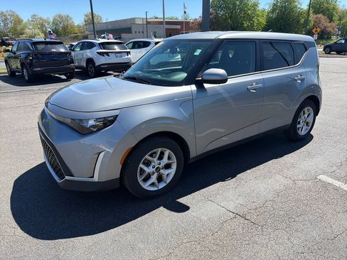 Used 2024 Kia Soul LX w/ Option Group 015 FWD image 7