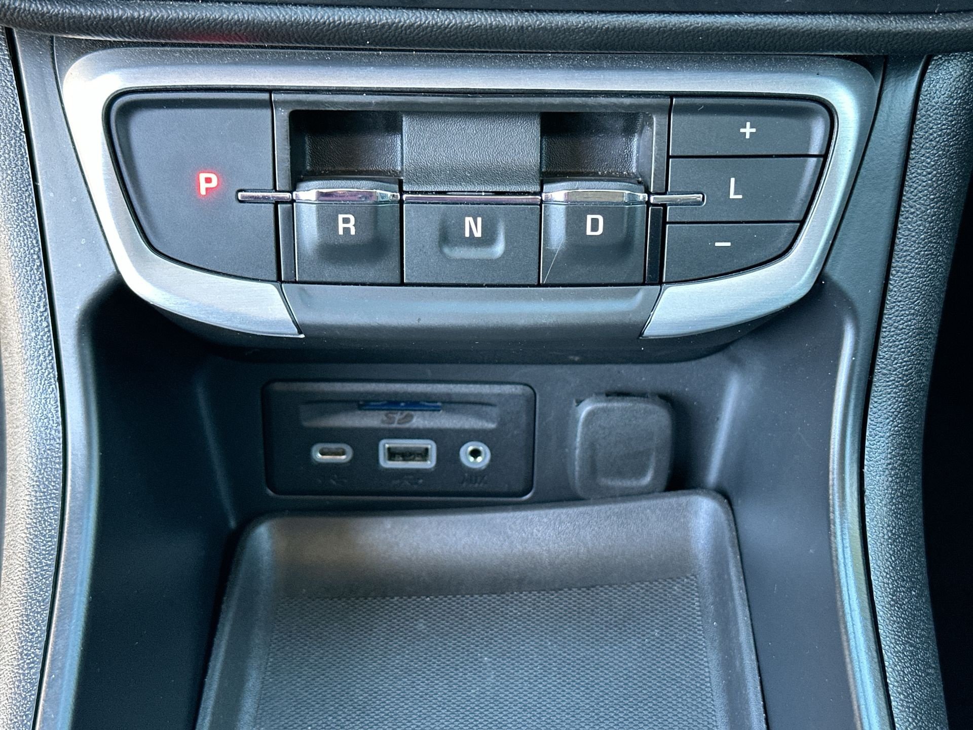 Used 2023 GMC Terrain SLT w/ Elevation Edition FWD image 16