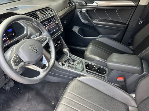 Certified 2023 Volkswagen Tiguan SE w/ Panoramic Sunroof Package image 10