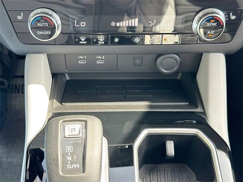 New 2025 Mitsubishi Outlander SE image 16