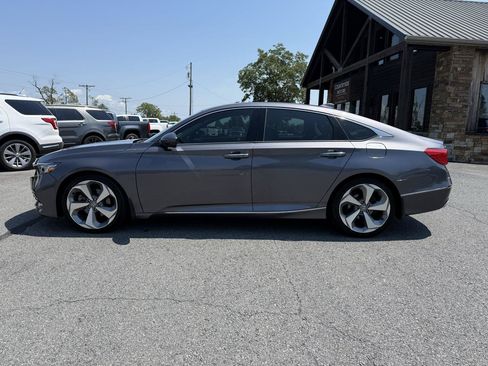 Used 2018 Honda Accord Touring image 3