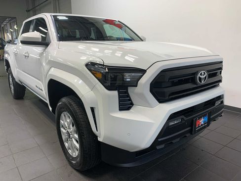Used 2024 Toyota Tacoma SR5 image 2