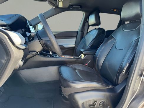 Used 2023 Jeep Compass Limited image 16