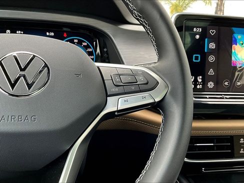 New 2026 Volkswagen Atlas Cross Sport SE image 11