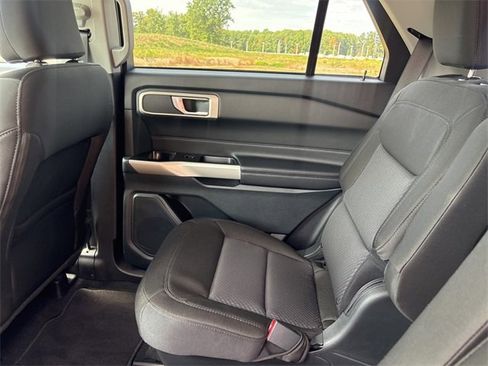 Used 2023 Ford Explorer XLT image 46
