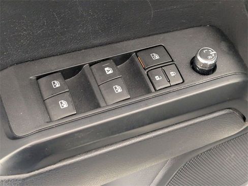 Used 2018 Toyota Tacoma SR w/ SR Convenience Package image 12