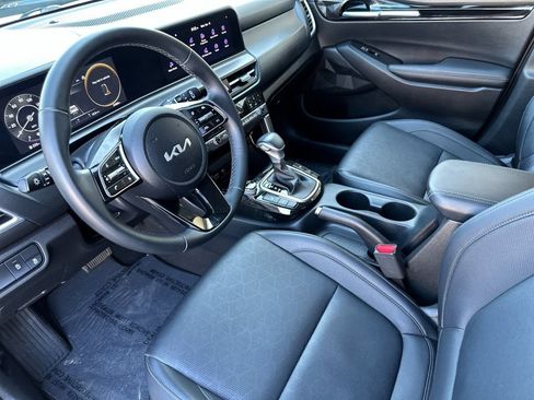 Used 2024 Kia Seltos EX FWD image 9