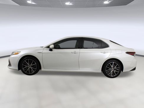 Used 2021 Toyota Camry XLE w/ Navigation Upgrade Package image 2