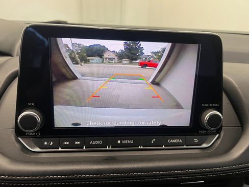 Used 2024 Nissan Rogue SV image 42