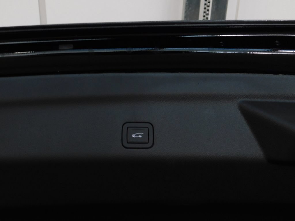 Used 2024 Cadillac Escalade ESV V w/ LPO, Floor Liner Package AWD/4WD image 89