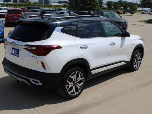 Used 2021 Kia Seltos SX w/ SX Sunroof Package AWD/4WD image 5