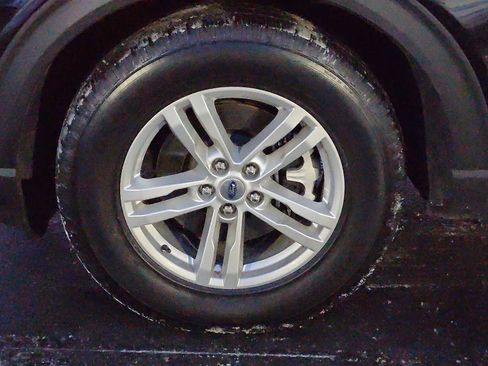 Used 2022 Ford Explorer XLT w/ Equipment Group 202A image 8