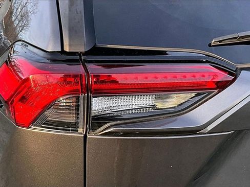 Used 2019 Toyota RAV4 XLE image 31