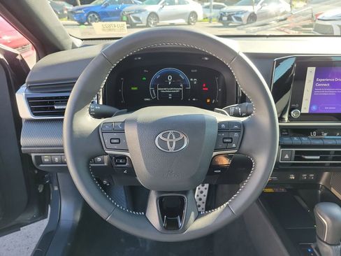 Used 2025 Toyota Camry SE image 23