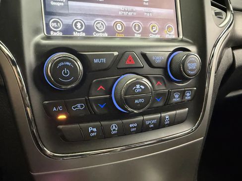 Used 2018 Jeep Grand Cherokee Altitude AWD/4WD image 27