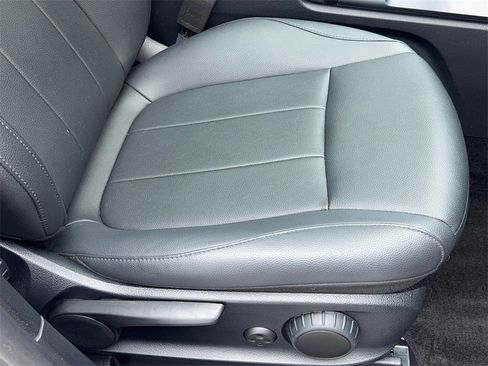 Used 2022 Mercedes-Benz GLB 250 image 47