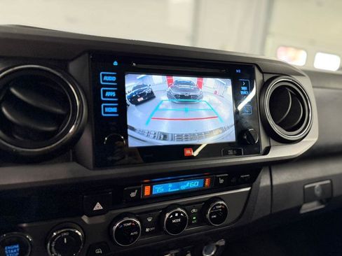 Used 2018 Toyota Tacoma TRD Sport image 27
