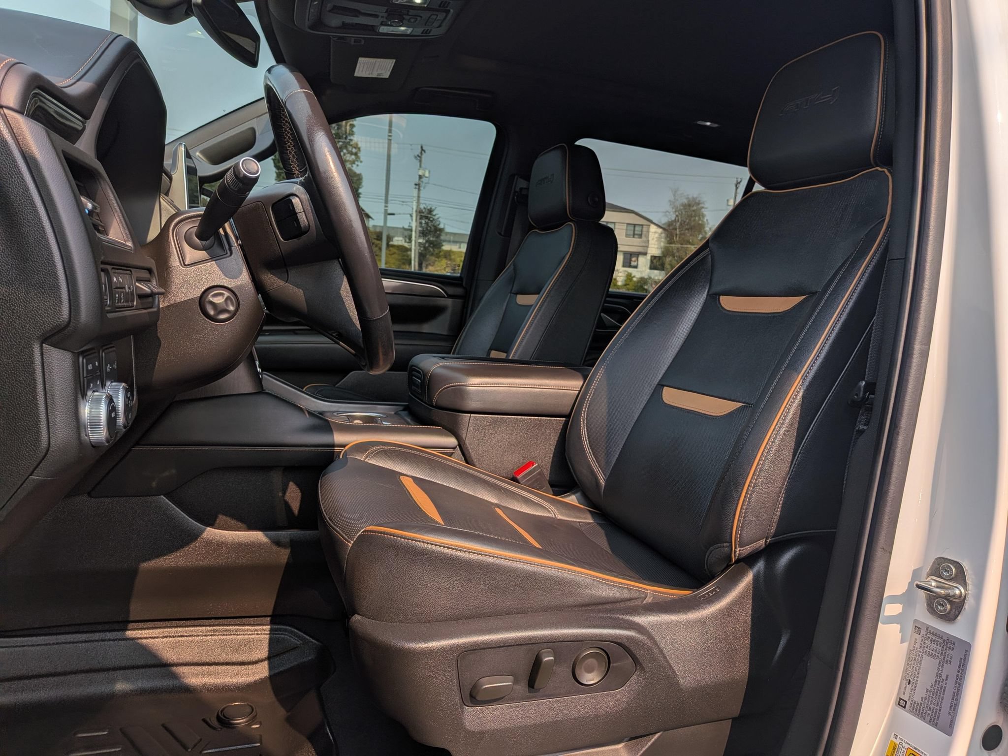 Used 2021 GMC Yukon XL AT4 w/ Technology Package AWD/4WD image 5