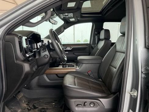 Used 2025 Chevrolet Silverado 1500 High Country AWD/4WD image 14