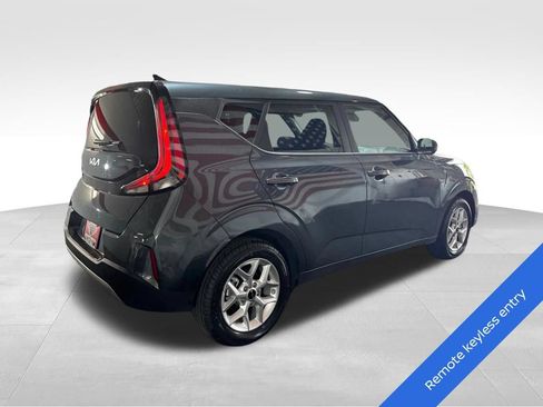 Used 2025 Kia Soul LX w/ LX Technology Package FWD image 5