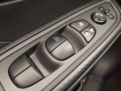 Used 2024 Nissan Versa SV FWD image 27
