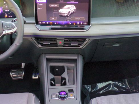 New 2026 Volkswagen Tiguan SE R-Line AWD/4WD image 14