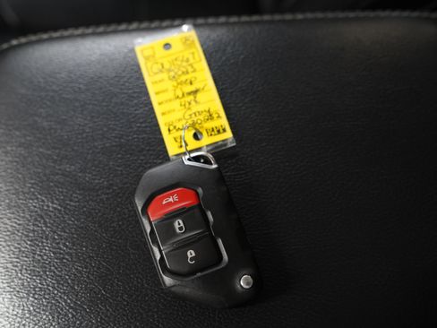 Used 2023 Jeep Wrangler Sahara image 29