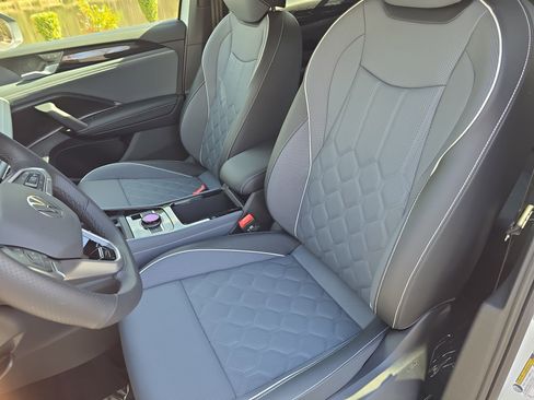 New 2026 Volkswagen Tiguan SEL R-Line image 15