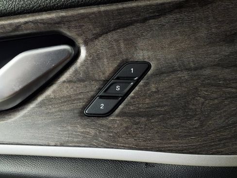 Used 2022 Jeep Grand Cherokee L Limited w/ Black Appearance Package RWD image 19