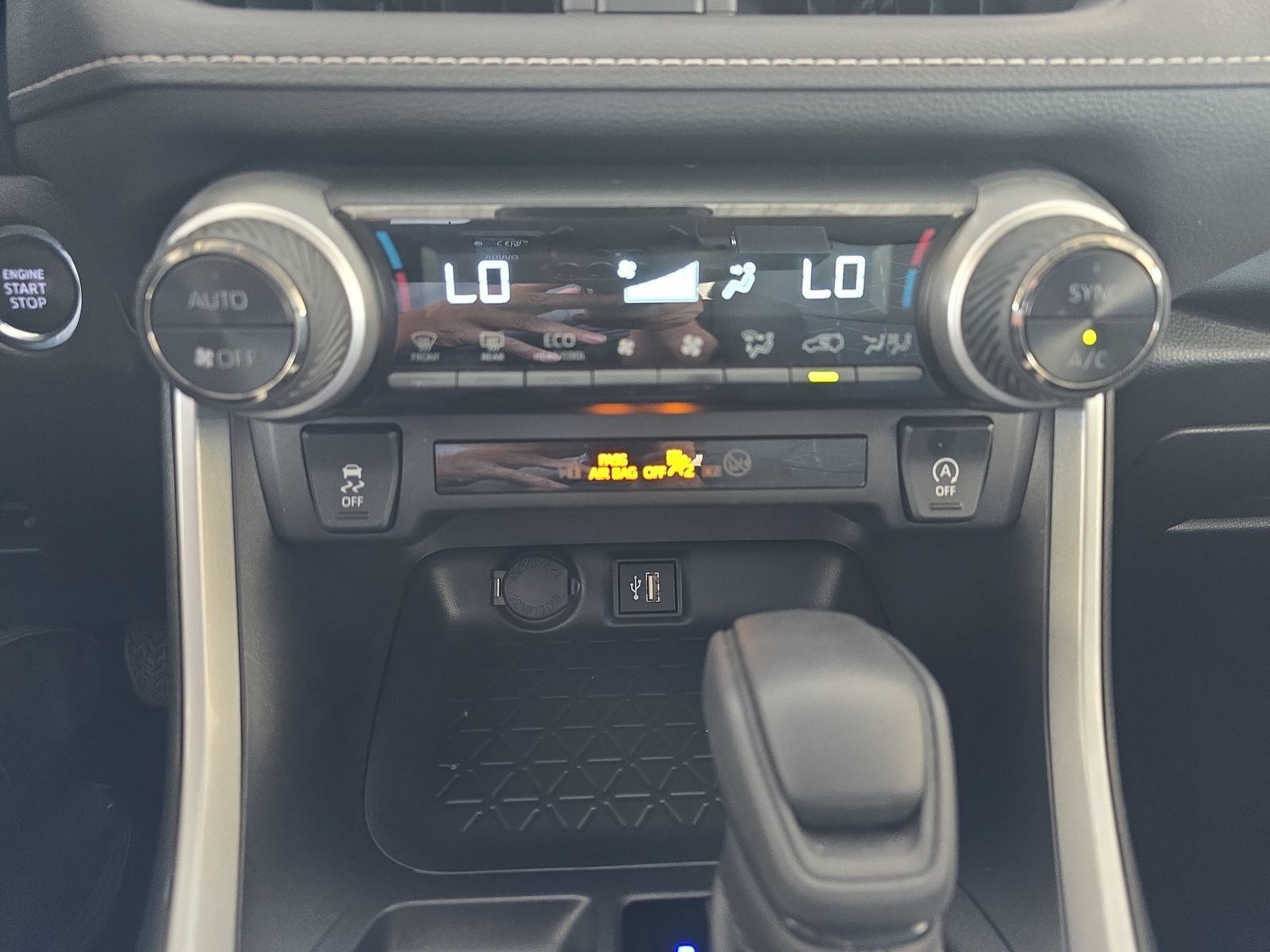 Used 2025 Toyota RAV4 XLE AWD/4WD image 25