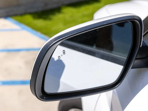 Used 2025 Hyundai Venue SEL FWD image 10