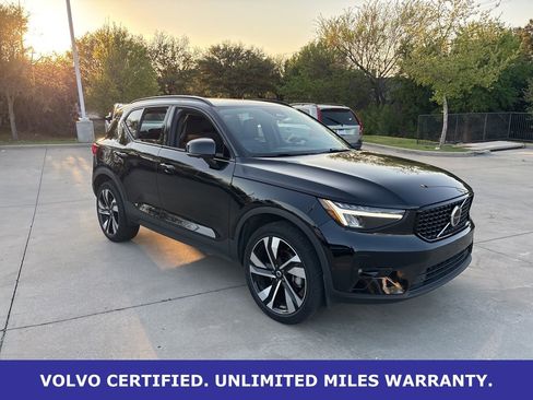 Used 2024 Volvo XC40 B5 Plus image 3